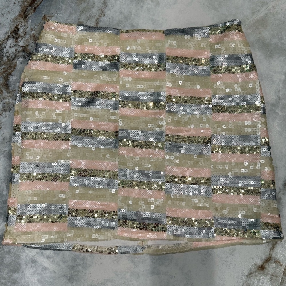 Dina Be White and Gold Sequin Accent